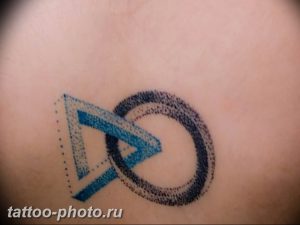 фото тату треугольник с кругом 11.12.2018 №002 - triangle with - tattoo-photo.ru